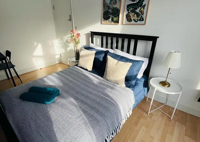Guest Rooms 15 Minutes To Central London